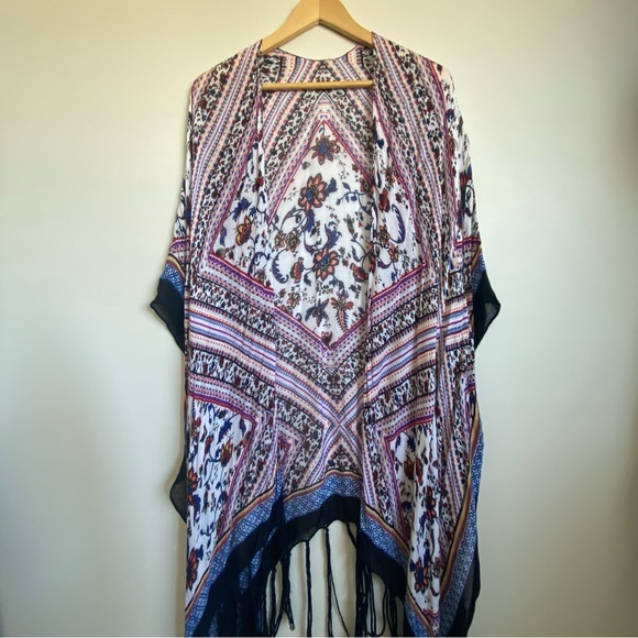 Stitch & Stone. Shawl. Paisley print with fringe hem. Medium. - Picture 1 of 5